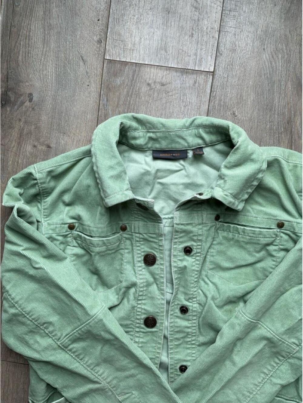 Vintage Green corduroy jacket with button-up front and pockets #corduroy
